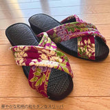 華やかな和柄のスリッパ