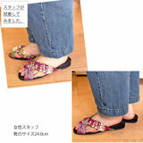 女性スタッフ試着