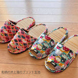 和柄の犬と猫のプリント生地